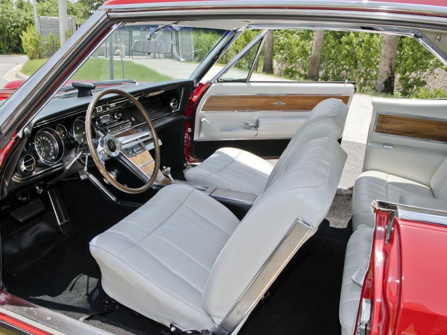  Buick Riviera GS 1965 года  (фото 8 из 8)